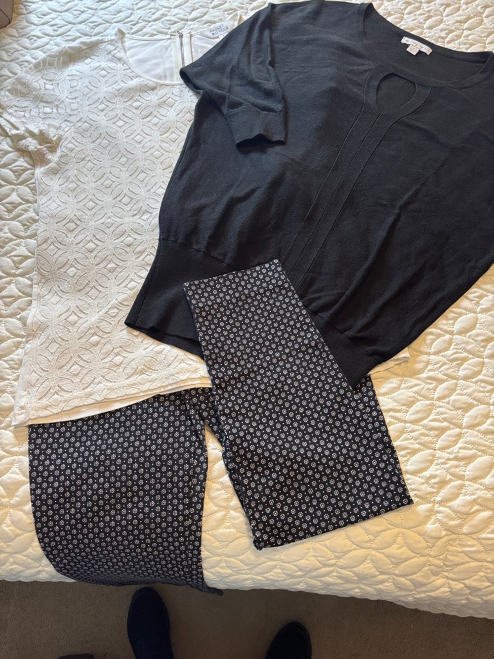 Old Navy Pixie Ankle Pants (6) New York & Co Black Keyhole Knit & White Lace Top